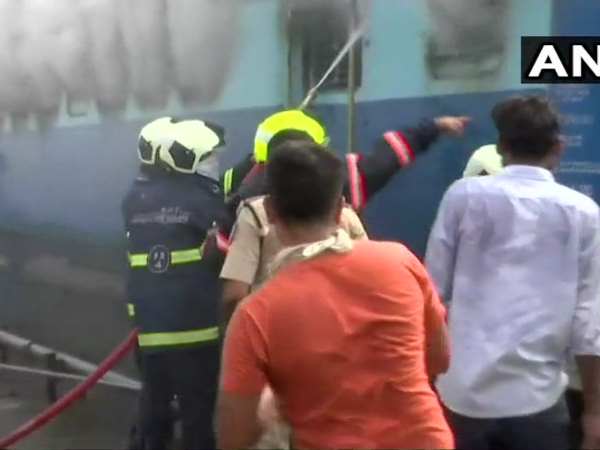 Mumbai, Fire broke out in train coach, train, Chhatrapati Shivaji terminus, fire Mumbai, Fire broke out in train coach, train, Chhatrapati Shivaji terminus, fire