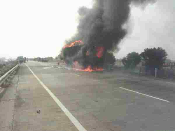 Photos of truck burning on highway in Allahabad Photos of truck burning on highway in Allahabad