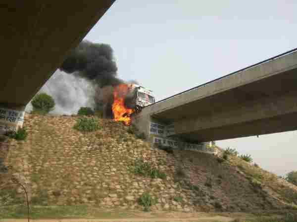 Photos of truck burning on highway in Allahabad Photos of truck burning on highway in Allahabad