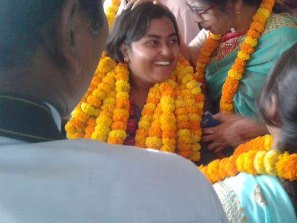 Allahabad bank will bear the cost of study of UP topper Allahabad bank will bear the cost of study of UP topper