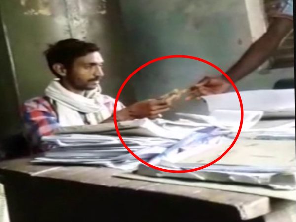 hardoi viral video of in charge of Kisan Kray Kendra receiving a bribe hardoi viral video of in charge of Kisan Kray Kendra receiving a bribe