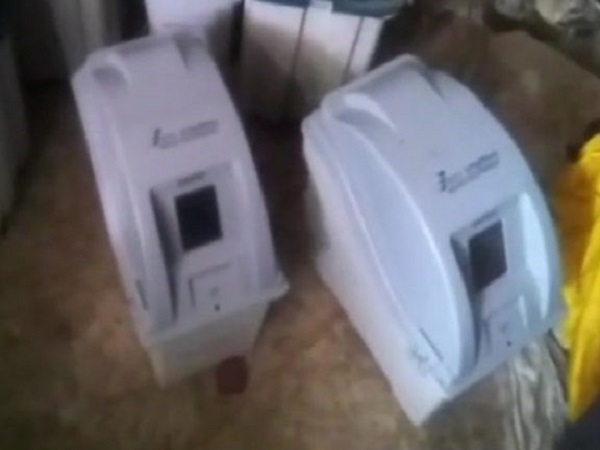 8 empty boxes used for carrying VVPAT machines found in Vijayapura, yeddyurappa wrote to cec 8 empty boxes used for carrying VVPAT machines found in Vijayapura, yeddyurappa wrote to cec