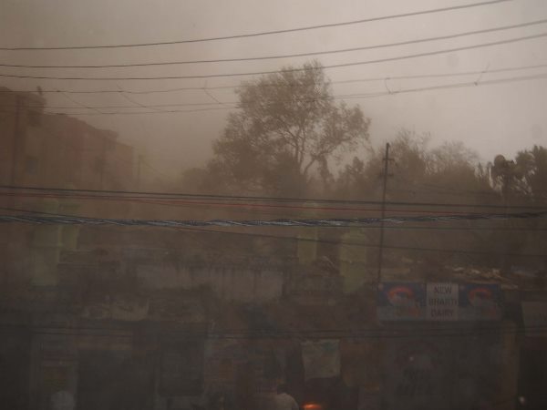 जन-जीवन अस्त व्यस्त