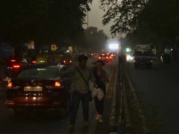 तूफान, तेज हवाएं और ओले गिरने की संभावना