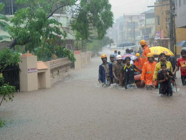 कई इलाकों में भारी बारिश की भी आशंका