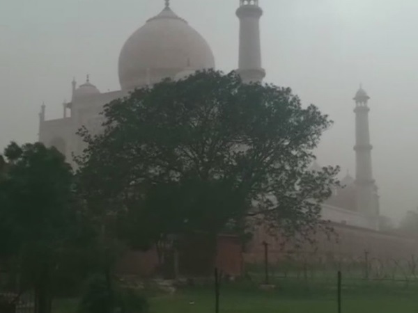 मथुरा-आगरा में आंधी-बारिश का कहर