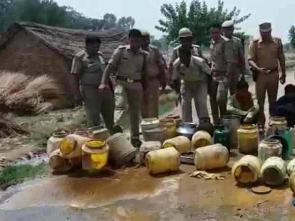 Police threw illegal wine on road in Kannauj Police threw illegal wine on road in Kannauj