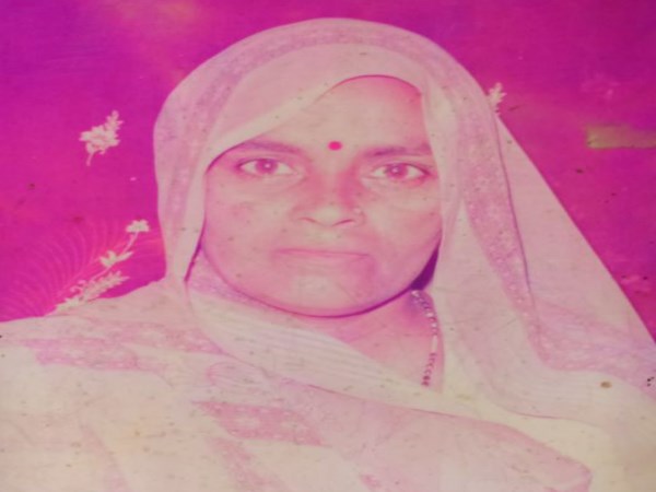 shahjahanpur woamn died in road accident shahjahanpur woamn died in road accident