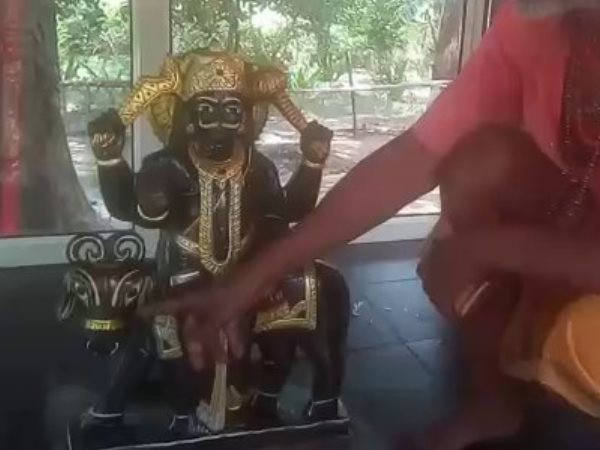 bareilly up police placed yamraj statue in the place of shanidev statue in temple bareilly up police placed yamraj statue in the place of shanidev statue in temple