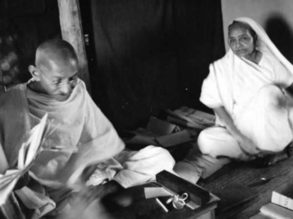 दक्षिण अफ्रीका में गांधी को कई बार भेदभाव का सामना करना पड़ा ...