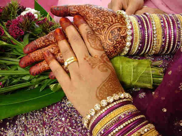 घर के मध्य भाग में सीढ़ियां