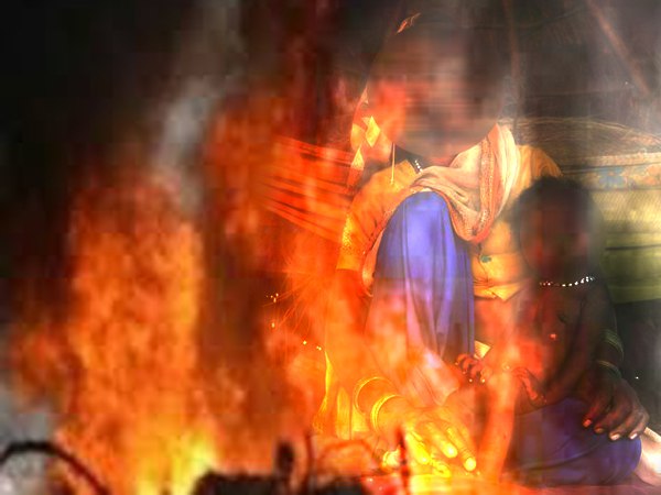 घर की कलह के कारण महिला ने लगाई आग