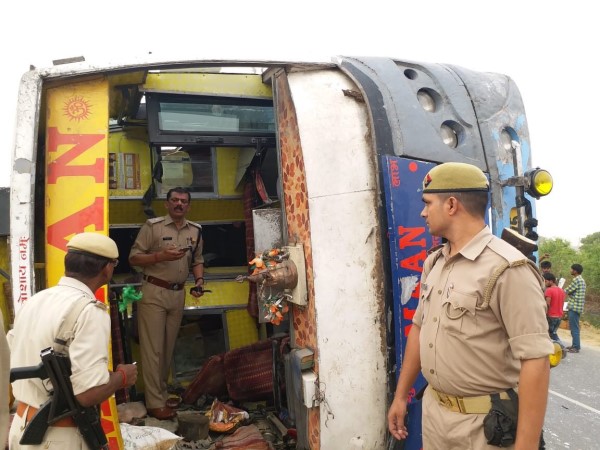 जयपुर से फर्रुखाबाद जा रही थी बस