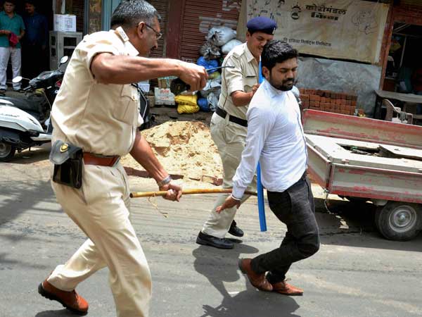 आंदोलन पर जमकर हुई सियासत