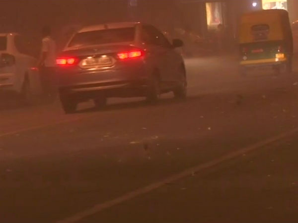 Weather update: Heavy Thunderstrom hit in Delhi-NCR, Electricty supply affected Weather update: Heavy Thunderstrom hit in Delhi-NCR, Electricty supply affected