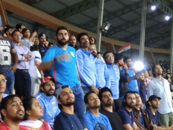 Abhishek Bachchan turns up to watch Sunil Chhetri’s football match Abhishek Bachchan turns up to watch Sunil Chhetri’s football match