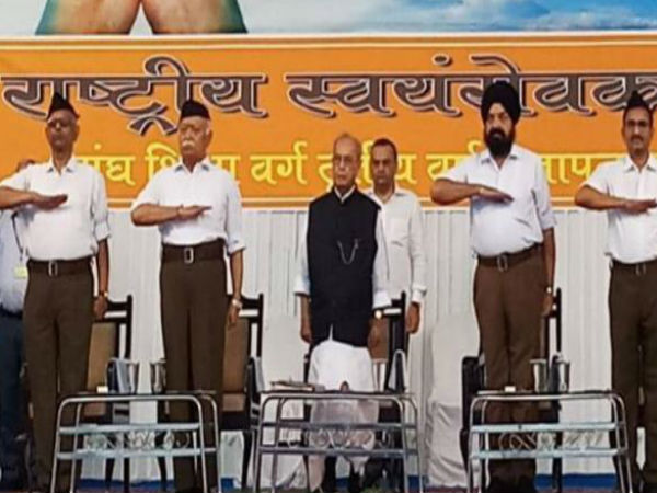 राष्ट्रीय स्वयंसेवक संघ के कार्यक्रम में पूर्व राष्ट्रपति प्रणव मुखर्जी हुए शामिल