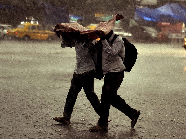 उत्तराखंड में चार जगह फटे बादल