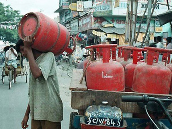 शहर एलपीजी का दाम (बिना सब्सिडी वाले सिलेंडर)