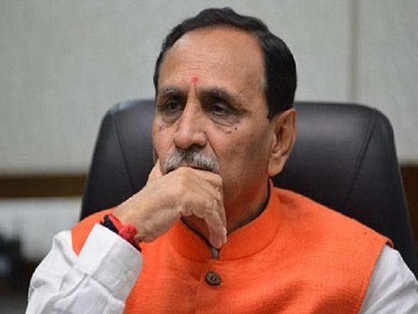 यूपी: विजय रूपाणी का विपक्षी दल के कार्यकर्ताओं ने किया जमकर विरोध, काले झंडे दिखा बोले वापस जाओ यूपी: विजय रूपाणी का विपक्षी दल के कार्यकर्ताओं ने किया जमकर विरोध, काले झंडे दिखा बोले वापस जाओ