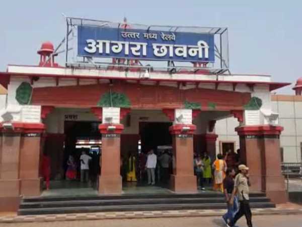 Two dogs were traveling without ticket in Agra railway station Two dogs were traveling without ticket in Agra railway station