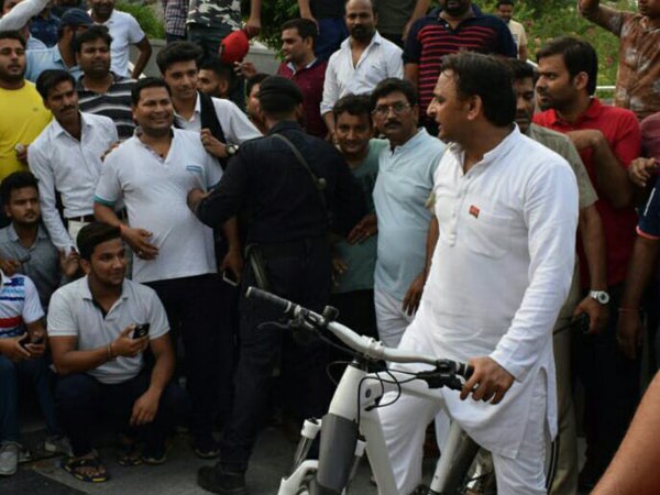 अखिलेश ने कहा- व्यक्तिगत हमले छोड़कर मुद्दों पर बात हो