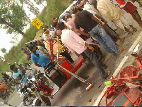 Three people died in accident going to attend a funeral in Bahraich Three people died in accident going to attend a funeral in Bahraich