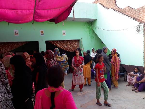 ससुराल से आकर घर पर रह रही थी एक बहन