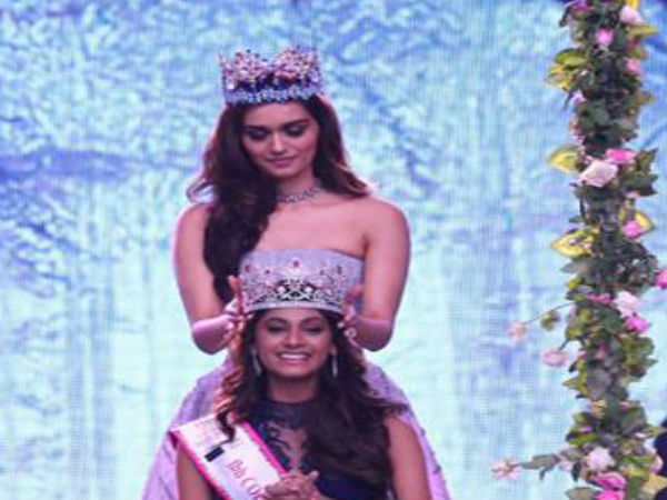 'मिस वर्ल्ड 2017' मानुषी छिल्लर ने अनुकृति को ताज पहनाया