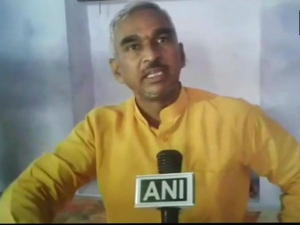 ताज का नाम बदलकर 'राम महल' या 'कृष्ण महल' कर देना चाहिए