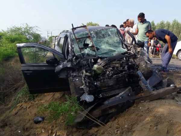 Three people died in a road accident in bulandshahr Three people died in a road accident in bulandshahr