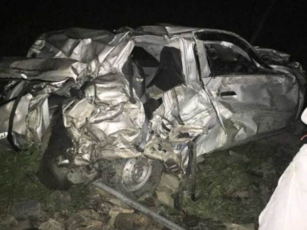 An uncontrolled car falls from height of 300 ft, 5 people died An uncontrolled car falls from height of 300 ft, 5 people died