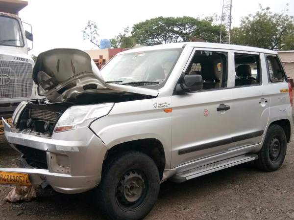 Three killed in accident when a vehicle fell in canal in Satara Three killed in accident when a vehicle fell in canal in Satara