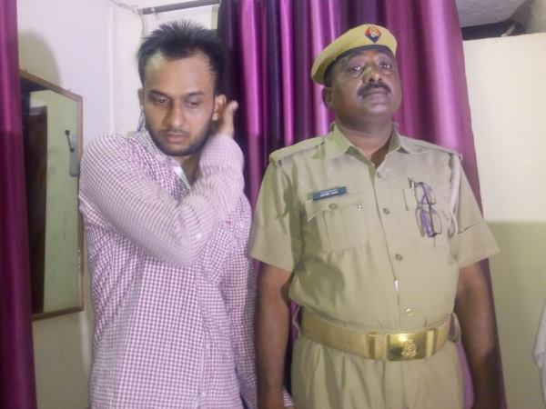 अचानक पड़ी युवती की निगाह
