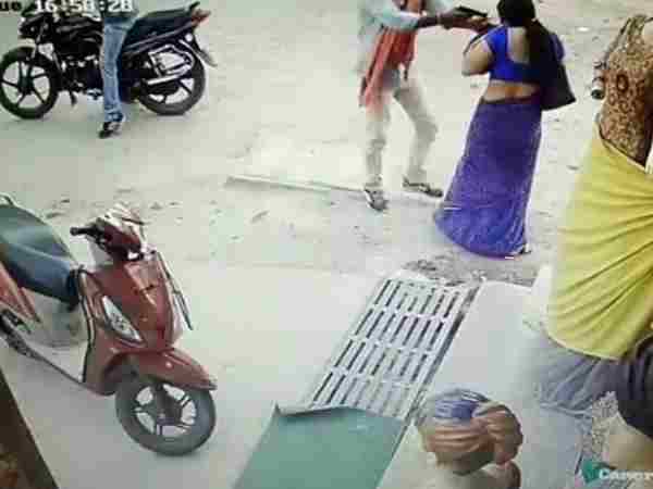 Robbery from a women in Varanasi Robbery from a women in Varanasi