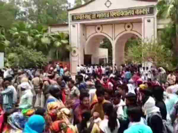 students from Kanpur University protesting outside college campus students from Kanpur University protesting outside college campus