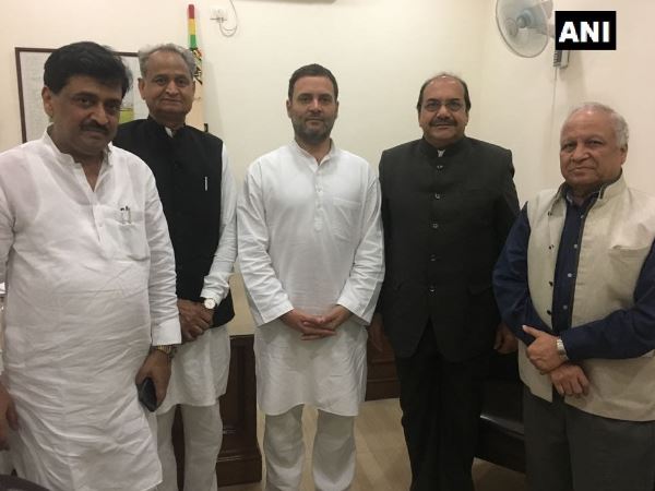 Retired High Court judge Abhay Thipsay joins Congress, Rahul Gandhi, judge Abhay Thipsay joins Congress, Abhay Thipsay, Congress Retired High Court judge Abhay Thipsay joins Congress, Rahul Gandhi, judge Abhay Thipsay joins Congress, Abhay Thipsay, Congress