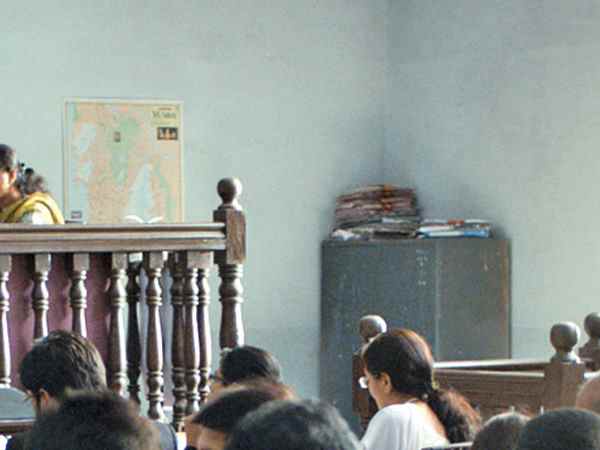 A husband consumed poison in court in Surat A husband consumed poison in court in Surat