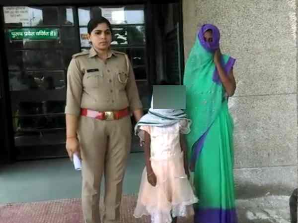 रात में सोती बच्ची को उठा ले गए