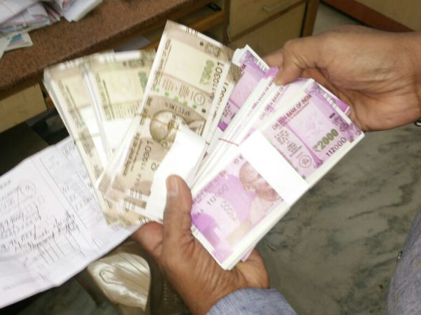 प्रतिदिन सूर्यदेव को जल से अघ्र्य दें