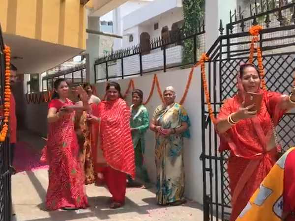 Grih Pravesh celebration on birth of daughter in Hardoi Grih Pravesh celebration on birth of daughter in Hardoi