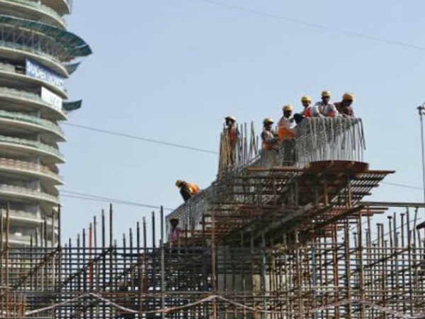 धुल के गुबार से प्रदूषण के खतरनाक स्तर पर पहुंची दिल्ली, निर्माण कार्यों पर लगी रोक धुल के गुबार से प्रदूषण के खतरनाक स्तर पर पहुंची दिल्ली, निर्माण कार्यों पर लगी रोक