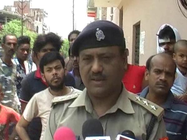 पुलिस ने लिया हिरासत में