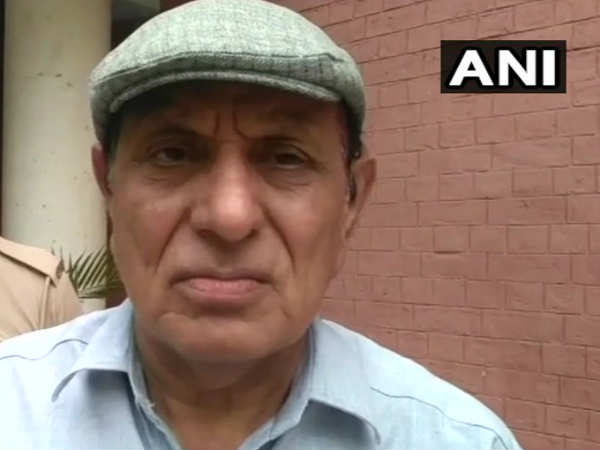 बीजेपी सांसद ने कहा- पत्थर फेंकने वालों को माफी नहीं बल्कि गोली मार देनी चाहिए बीजेपी सांसद ने कहा- पत्थर फेंकने वालों को माफी नहीं बल्कि गोली मार देनी चाहिए