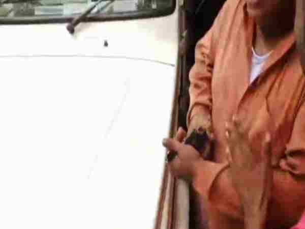 lover created disturbance at collectorate in Hardoi lover created disturbance at collectorate in Hardoi