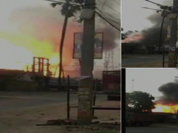 Bihar Patnas Deedarganj Fire broke out in a godown containing LPG cylinders Bihar Patnas Deedarganj Fire broke out in a godown containing LPG cylinders