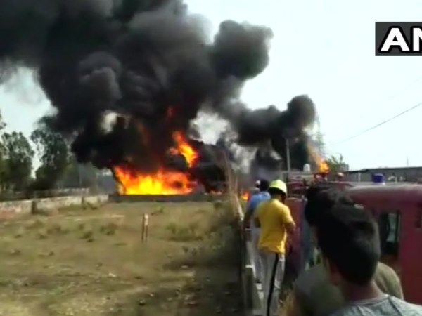 मेरठ: केमिकल फैक्ट्री में भीषण आग, दमकल की गाड़ियां मौके पर मेरठ: केमिकल फैक्ट्री में भीषण आग, दमकल की गाड़ियां मौके पर