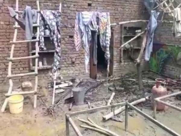 House sets on fire due to gas leakage in Hardoi House sets on fire due to gas leakage in Hardoi