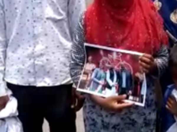 Gang rape victim went to meet CM Yogi in Lucknow Gang rape victim went to meet CM Yogi in Lucknow