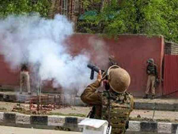 Communal clash in Godhra area, seven injured Communal clash in Godhra area, seven injured